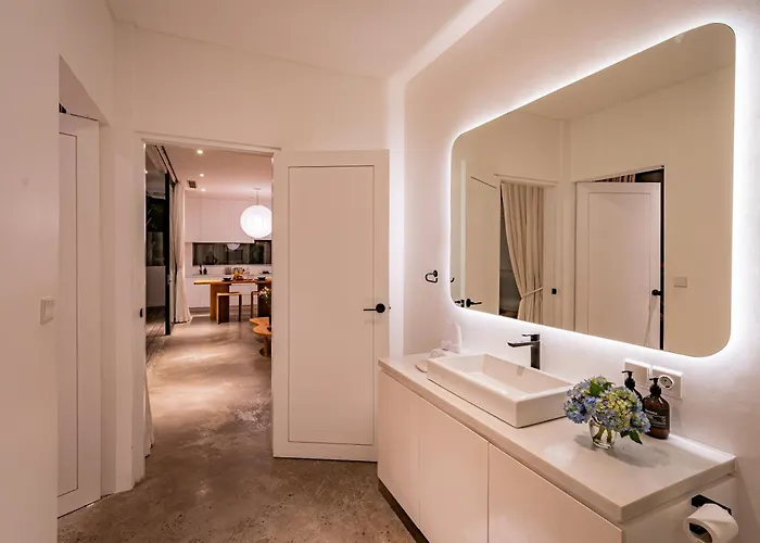 Private 1br Pool In Canggu, Closable Livingroom, 5mins Ride To Atlas Club ヴィラ チャングー