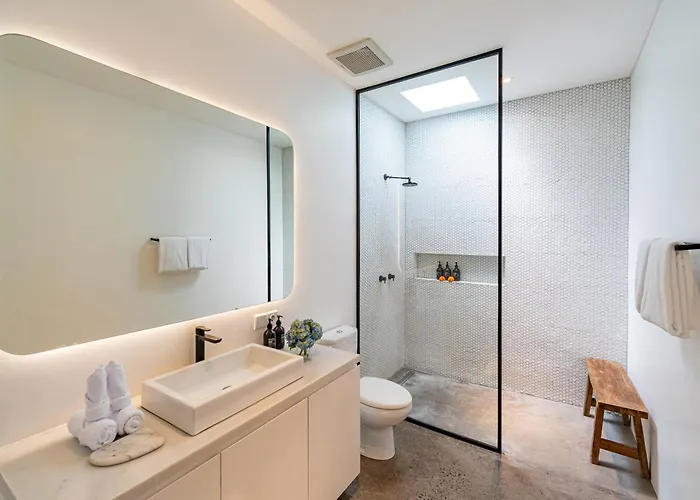 Private 1br Pool In Canggu, Closable Livingroom, 5mins Ride To Atlas Club チャングー